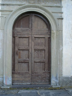 Chiesa Santa Maria Olmi - Borgo San Lorenzo (Firenze) - portone in castagno